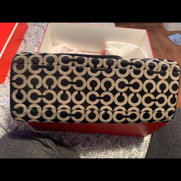 Coach purse - Picture 2 of 4
